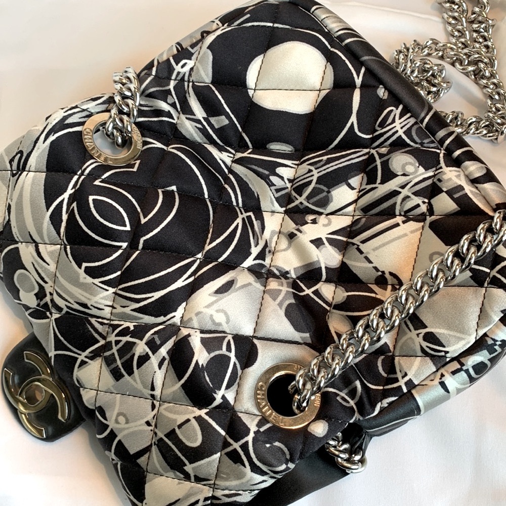 CHANEL RARE Kaleidoscope Abstract Quilted Black White Silk Bag Bijoux Silver 🖤 - Picture 4 of 16